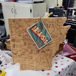 ARKANSAS STATE SHAPED WOODEN CUTTING BOARD